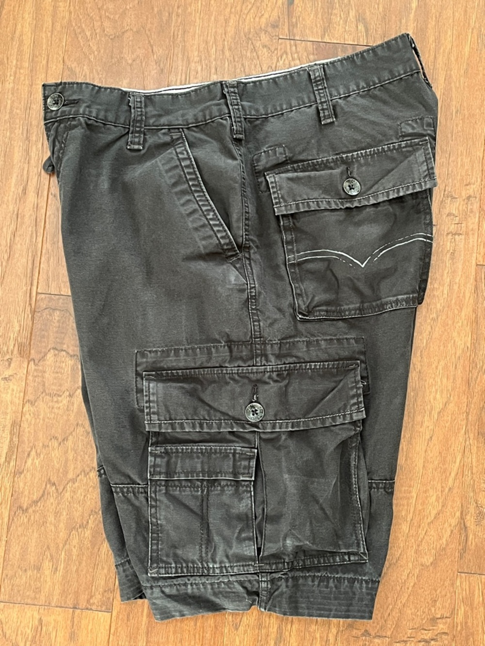 Levi's Black Cargo Shorts with Multi-Pocket Design - Picture 5 of 10